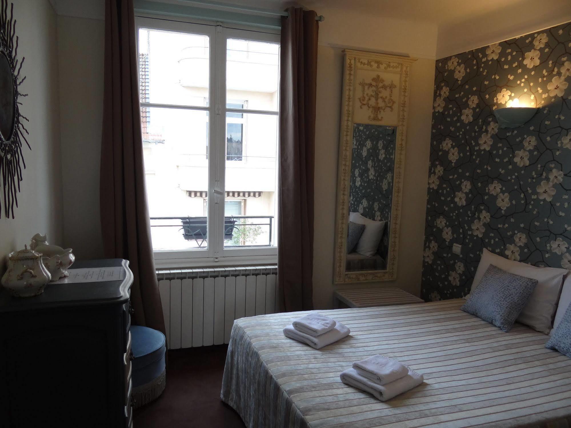 Hotel California Vichy Eksteriør billede